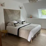 Le Domaine De La Vallee Bed & Breakfast Saint-Martin-de-Varreville