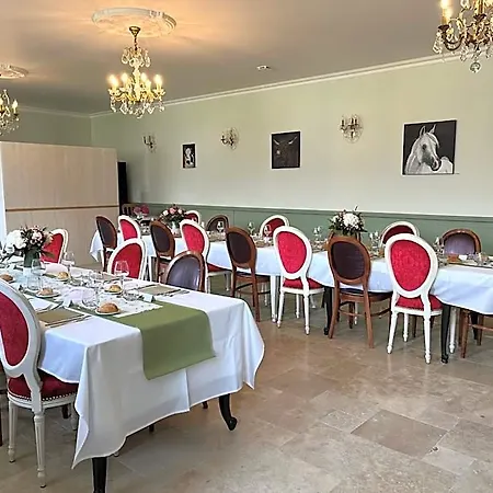 Le Domaine De La Vallee 3*
