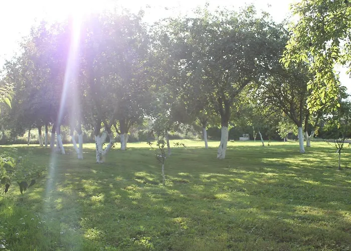 D'hotes Le Domaine De La Vallee Bed & Breakfast 3*