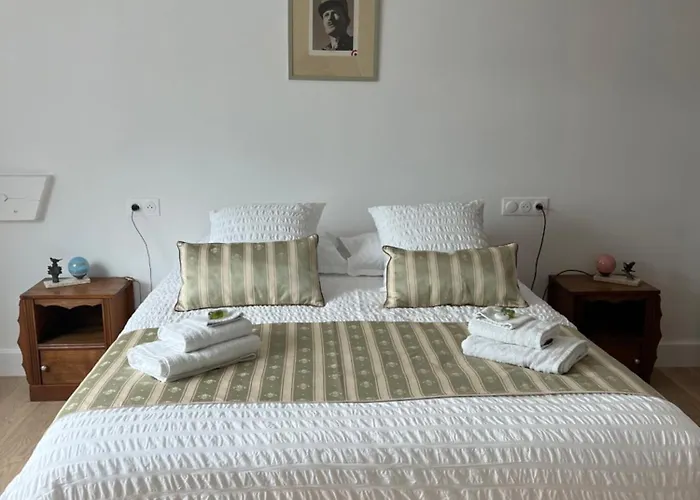 D'hotes Le Domaine De La Vallee Bed & Breakfast 3*